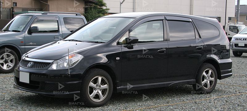 Замена радиатора охлаждения Honda Stream